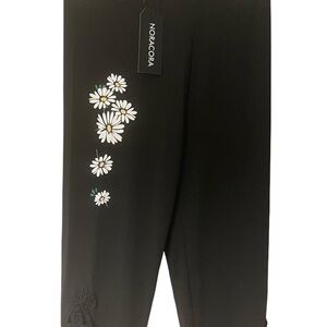 Noracora Daisy Leggings with Lace Design.